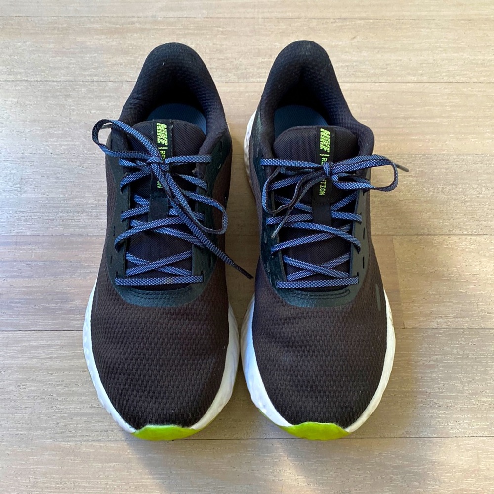 NIKE REVOLUTION WOMENS Neon Black and White Sneakers Size 8.5